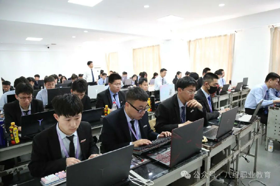 八维职业学校：驱动未来科技新篇章，塑造AI人才新高地！